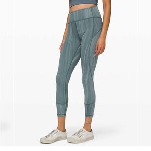 Lululemon In Movement Tight 25" *Everlux Linear Spray Dye White Deep Ocean SZ 12